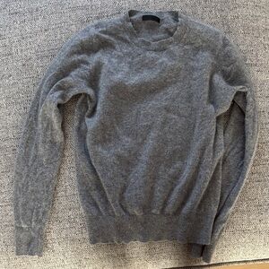 Quince Classic Gray Crewneck Cashmere Sweater